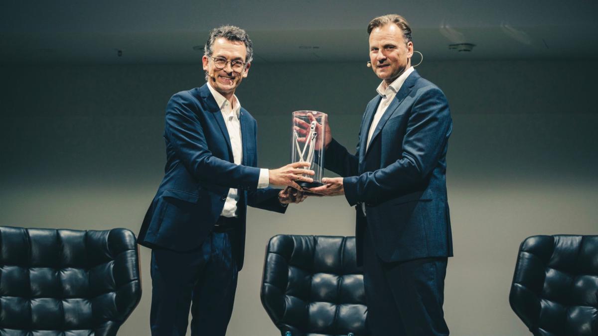 Porsche Zentrum Stuttgart am Pragsattel feierlich eröffnet