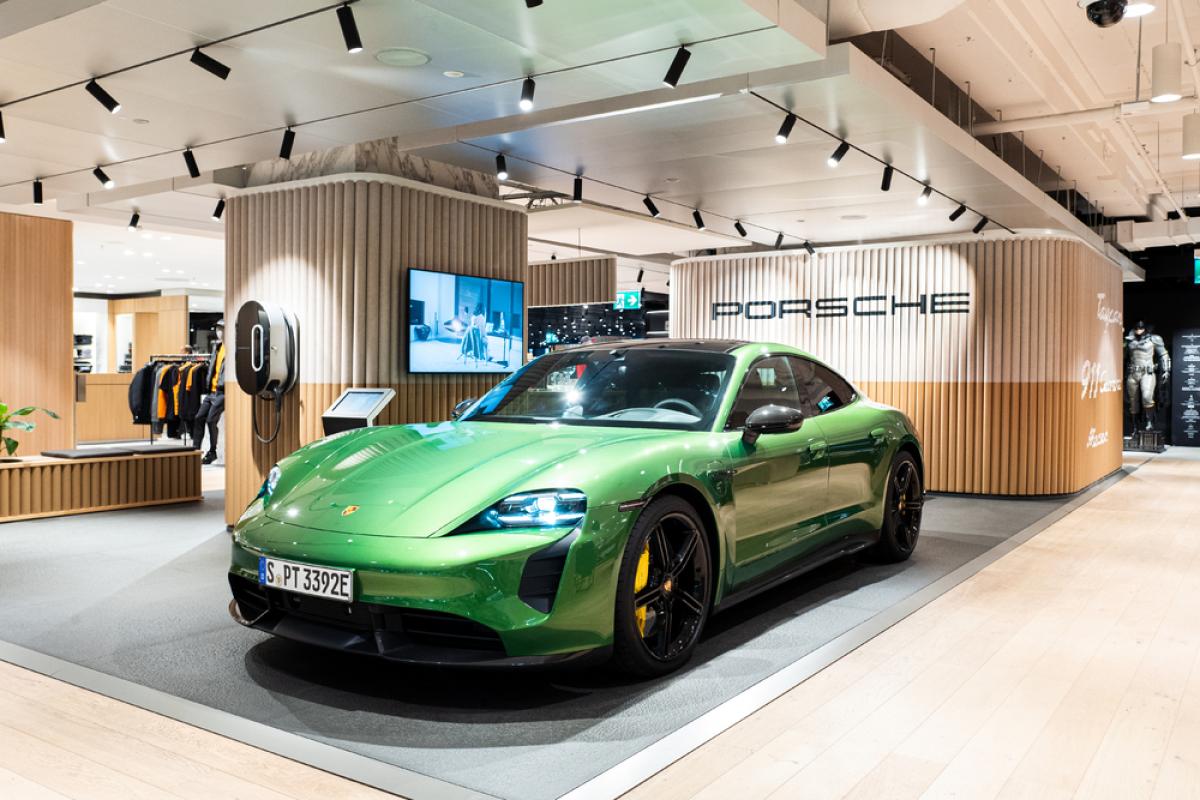 Porsche Pop-up Store eröffnet im Münchner Oberpollinger