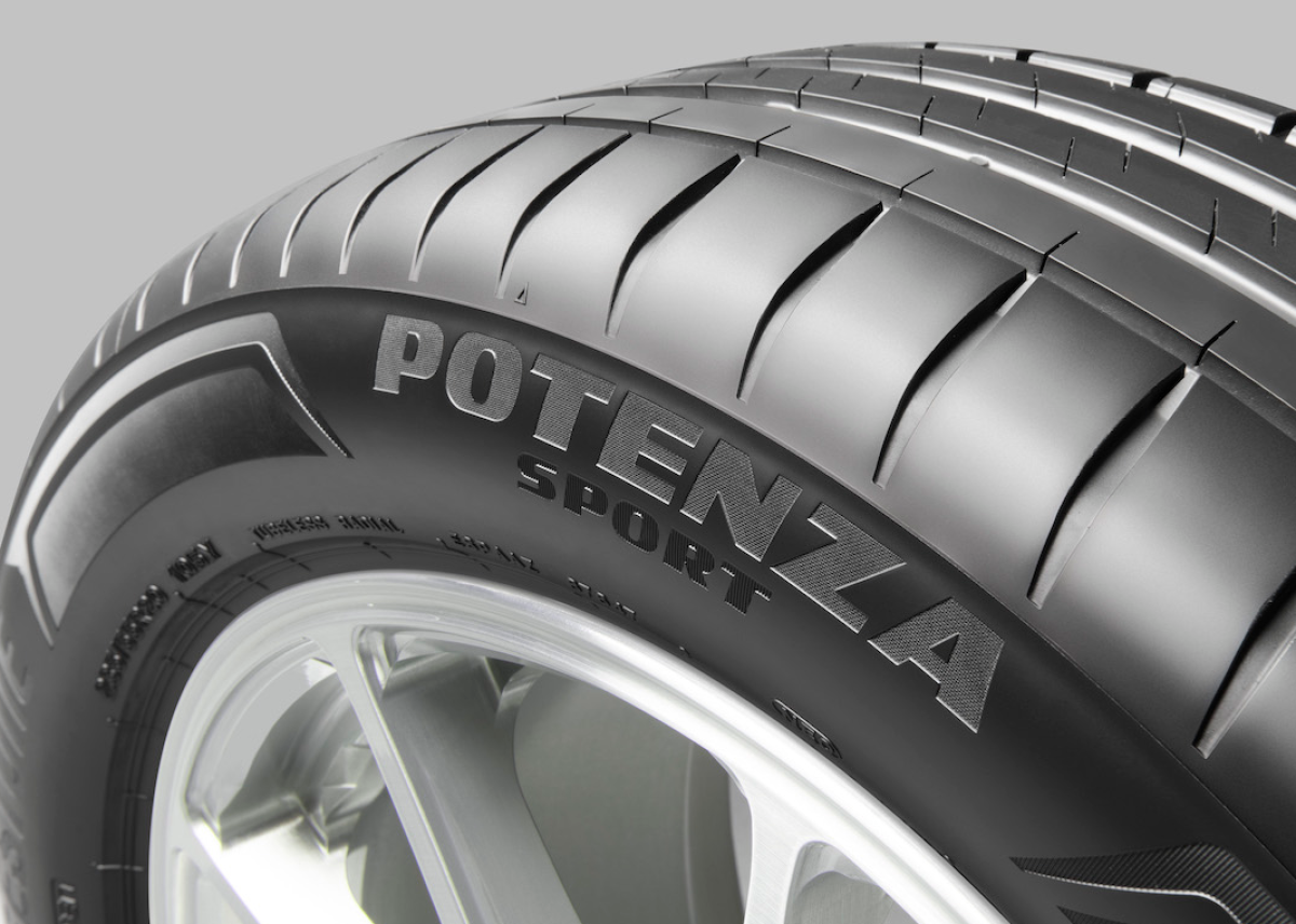 Bridgestone entwickelt maßgeschneiderte Premiumreifen für neuen Porsche Macan Electric und Panamera