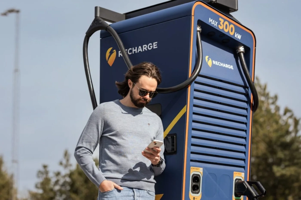 Recharge stellt an jeder seiner Ladestationen ein Kartenterminal zur Verfügung