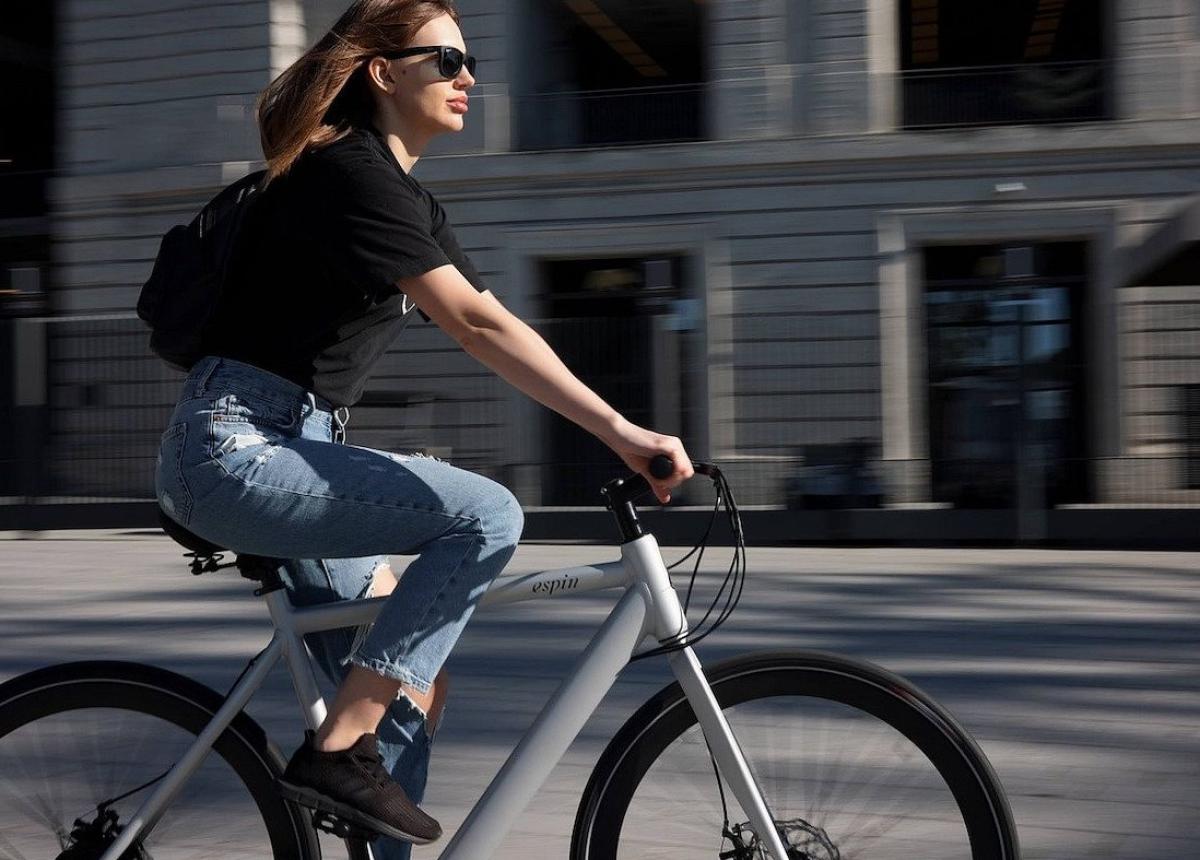 E-Bikes weiter auf der Überholspur: Fast jeder Vierte besitzt laut E.ON Umfrage ein Elektrofahrrad