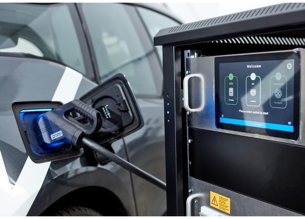 EcoG stellt gemeinsam mit Infineon skalierbare Lösung für bi-direktionales Laden vor