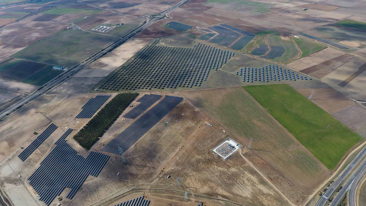 Volkswagen Nutzfahrzeuge unterstützt Ausbau erneuerbarer Energien mit Solarprojekt in Spanien