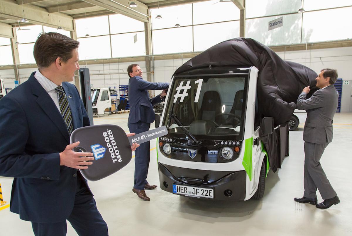 TROPOS MOTORS EUROPE übergibt erstes Elektronutzfahrzeug an Industriedienstleister IFÜREL