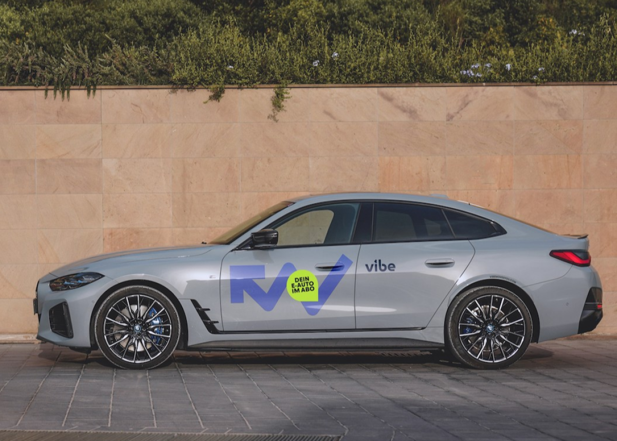 Neue „vibes“ aus Österreich: E-Auto-Aboanbieter vibe moves you startet in Deutschland