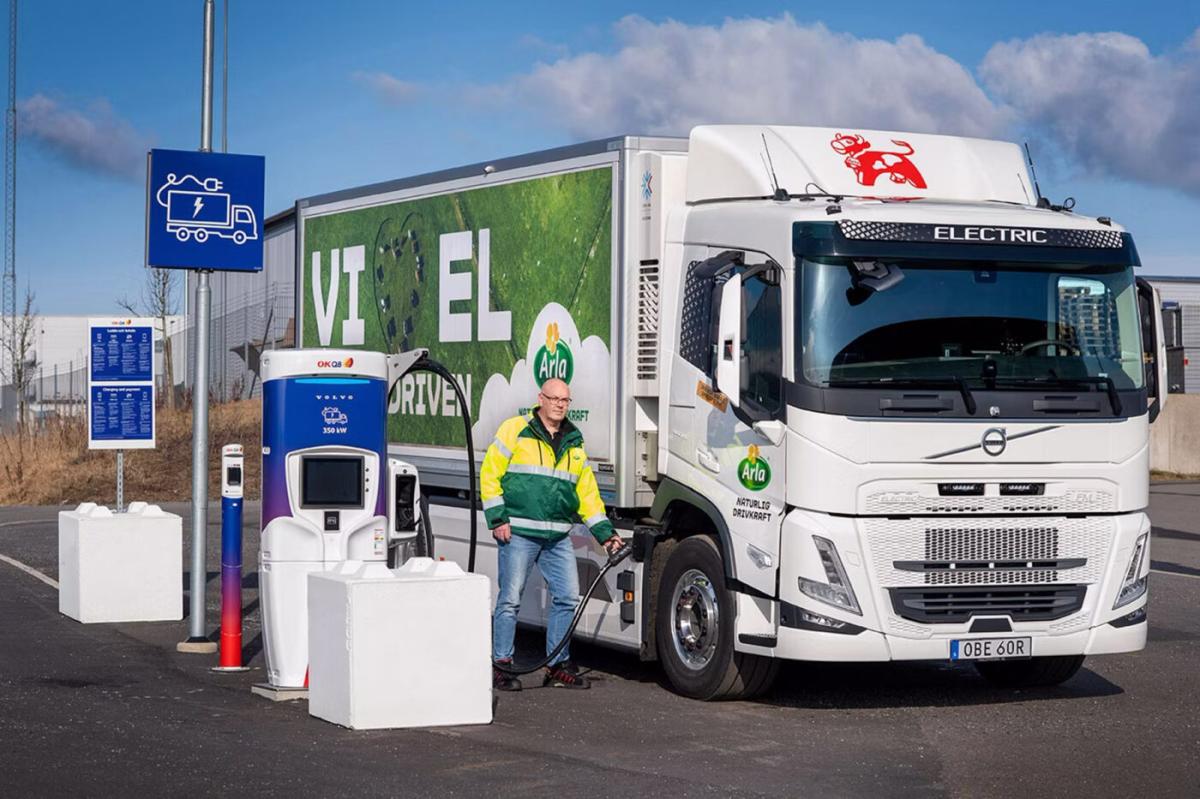 Ladedienst von Volvo Trucks bietet Reservierungsfunktion