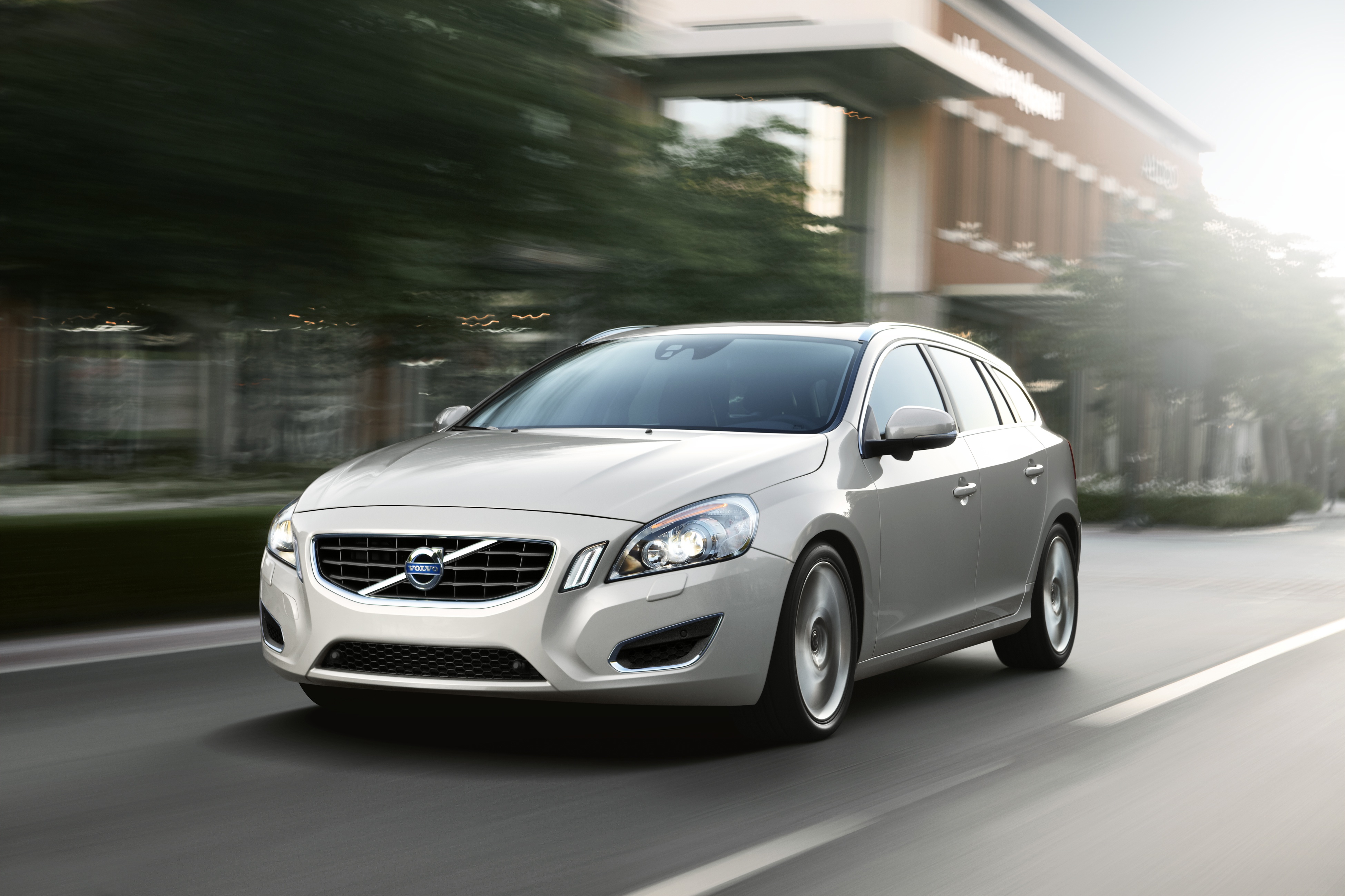 Volvo S60 und Volvo V60: Markteinführung  der besonders sparsamen DRIVe Versionen