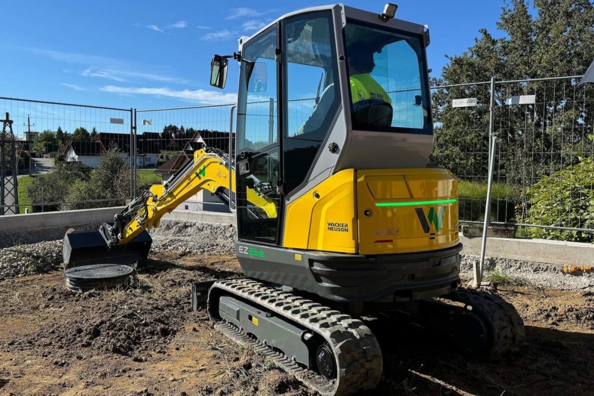 Wacker Neuson präsentiert neue E-Bagger und E-Radlader