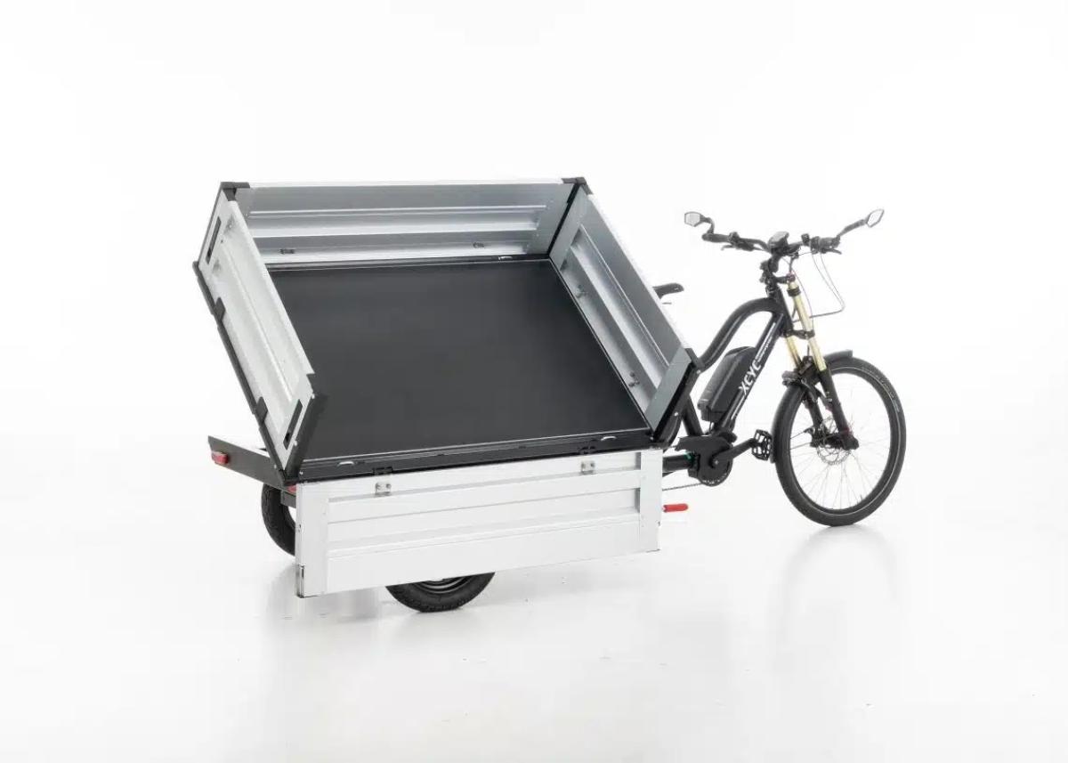 E-Cargo-Bike mit Anhänger überrascht mit ungewöhnlicher Funktion