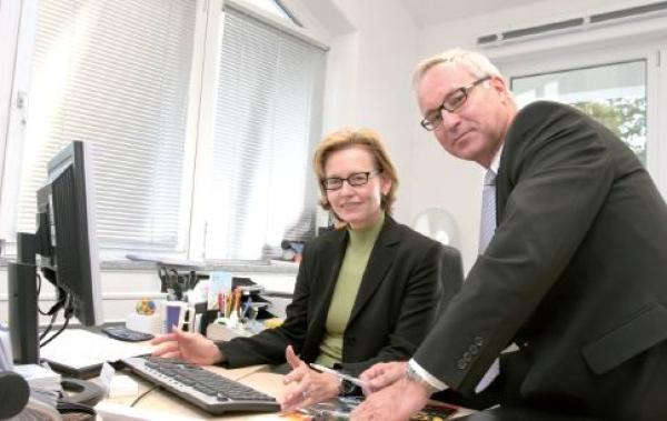 Die Hand am Puls der Zeit