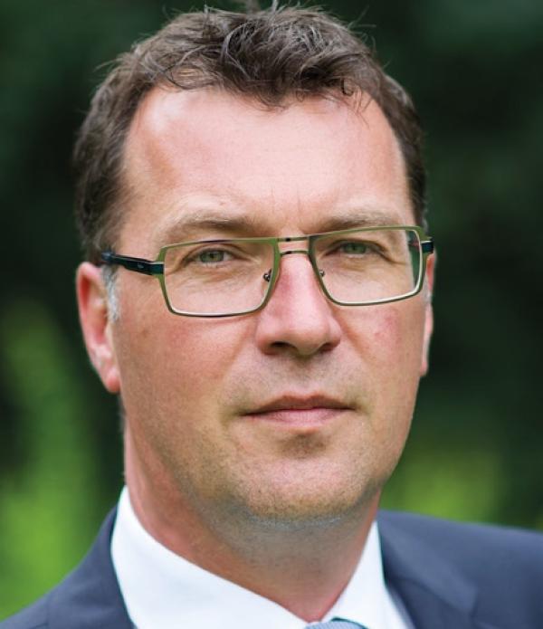 Auf ein Wort: „Wird’s besser? Wird’s schlimmer?“ fragt man alljährlich. Seien wir ehrlich: Leben ist immer lebensgefährlich.“
