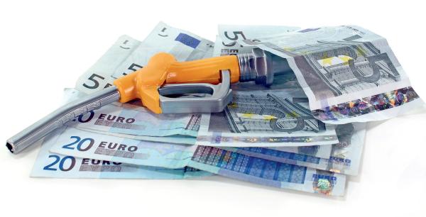 Über die Wertigkeit eines Lottogewinns oder die Steuer- und Abgabebelastung bei Kraftstoffen