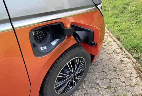 Bitte mit Stecker
