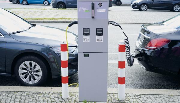 Die richtige Antriebsart für die Dienstfahrzeuge