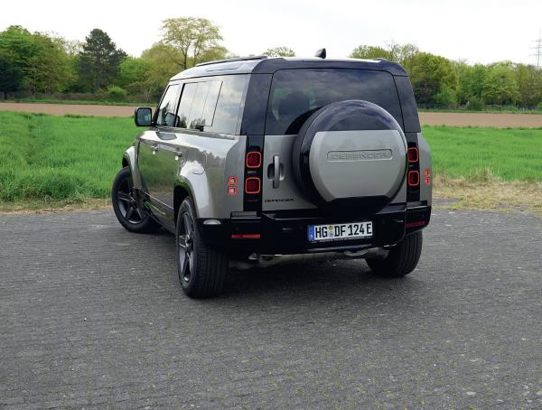 Defender mit Stecker