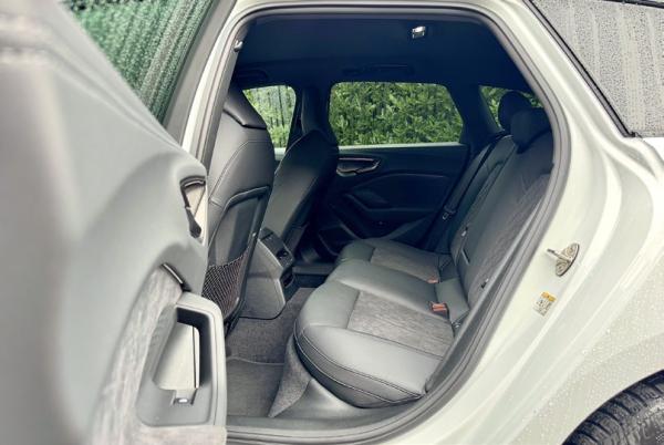 Edel-Hybrid-Transporter