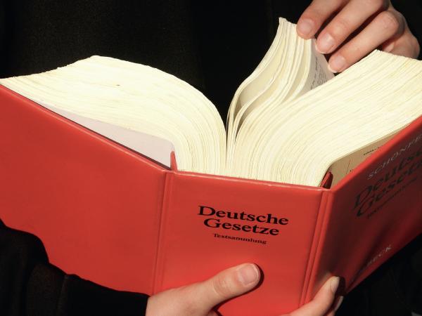Rechtliche Anforderungen bei der Fahrzeugeinsteuerung und dem Flottenbetrieb (UVV, DSGVO, Fahrerunterweisung, Fahrereinweisung)