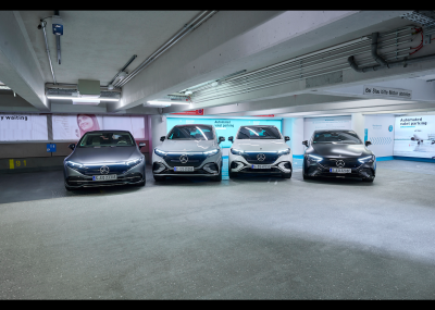 Sieben Mercedes-Benz Modelle bereit für vollautomatisiertes und fahrerloses Parken